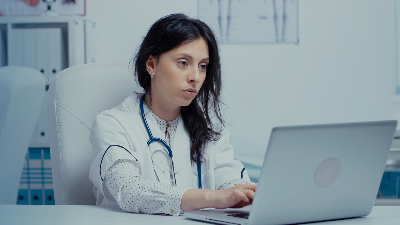 Indicadores financeiros essenciais: como analisá-los na sua clínica?